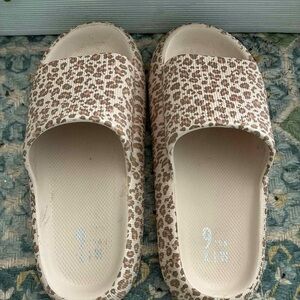 Leopard Pattern Slide Sandals